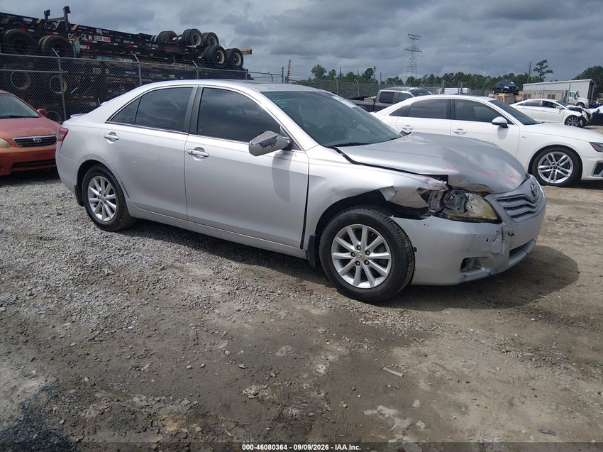 2011 TOYOTA CAMRY XLE V6