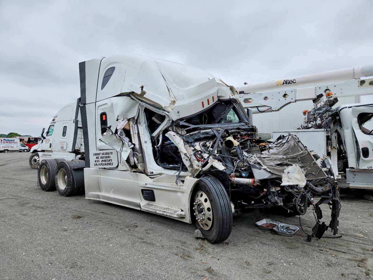2023 FREIGHTLINER CASCADIA 126 SEMI TRUCK
